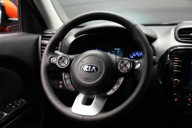 Kia Soul II Рестайлинг с пробегом 2017 года, цена 1 532 000 рублей, 157000 км, хэтчбек, Автокод Объявления