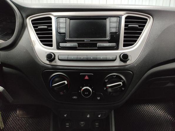 Hyundai Solaris II с пробегом 2019 года, цена 1 330 000 рублей, 140216 км, седан, Автокод Объявления