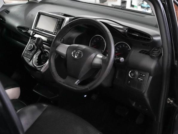 Toyota Wish II Рестайлинг с пробегом 2014 года, цена 1 575 000 рублей, 128608 км, минивэн, Автокод Объявления