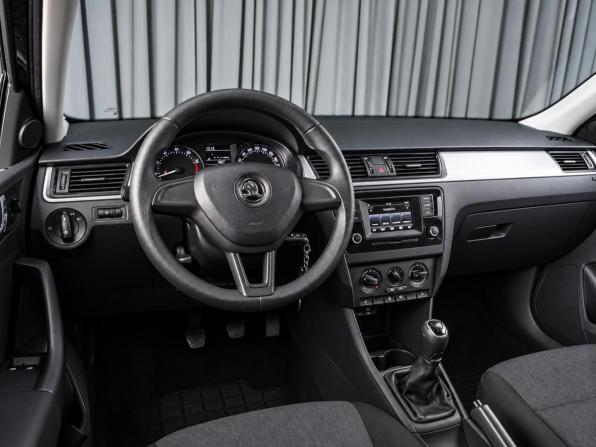 Skoda Rapid I с пробегом 2016 года, цена 1 099 000 рублей, 111130 км, лифтбек, Автокод Объявления