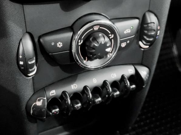 Mini Hatch II (R56) Рестайлинг с пробегом 2011 года, цена 950 000 рублей, 135975 км, хэтчбек, Автокод Объявления