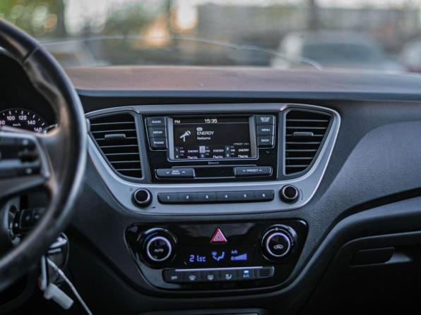 Hyundai Solaris II с пробегом 2018 года, цена 1 077 000 рублей, 153558 км, седан, Автокод Объявления