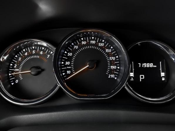 Renault Sandero II Рестайлинг с пробегом 2022 года, цена 1 370 000 рублей, 71983 км, хэтчбек, Автокод Объявления