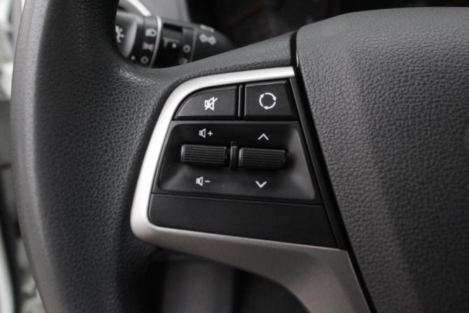 Hyundai Solaris II с пробегом 2018 года, цена 880 000 рублей, 201352 км, седан, Автокод Объявления