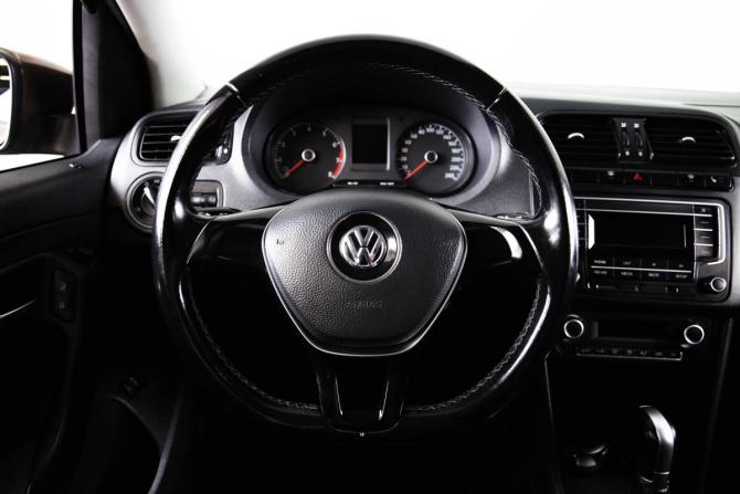 Volkswagen Polo V Рестайлинг с пробегом 2017 года, цена 1 099 000 рублей, 152000 км, седан, Автокод Объявления