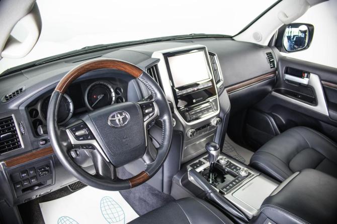 Toyota Land Cruiser 200 Series Рестайлинг 2 с пробегом 2017 года, цена 7 300 000 рублей, 117526 км, внедорожник, Автокод Объявления
