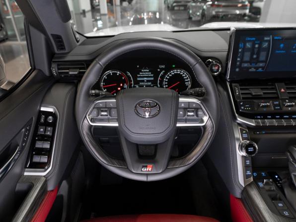 Toyota Land Cruiser 300 Series с пробегом 2024 года, цена 14 000 000 рублей, 24 км, внедорожник, Автокод Объявления