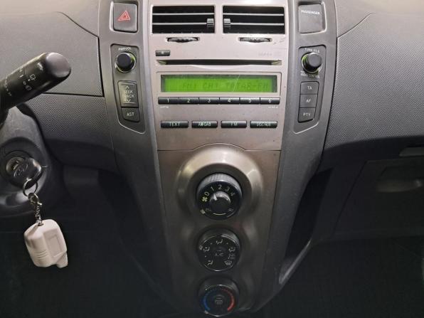 Toyota Yaris II с пробегом 2009 года, цена 375 000 рублей, 179498 км, хэтчбек, Автокод Объявления