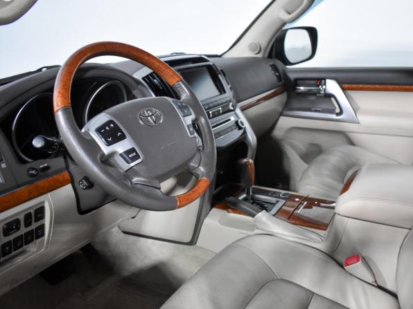 Toyota Land Cruiser 200 Series Рестайлинг 1 с пробегом 2012 года, цена 3 049 000 рублей, 317237 км, внедорожник, Автокод Объявления