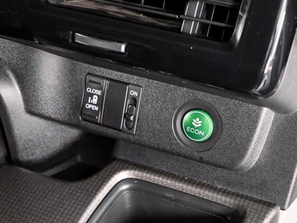 Honda Stepwgn V с пробегом 2015 года, цена 1 530 000 рублей, 153606 км, минивэн, Автокод Объявления