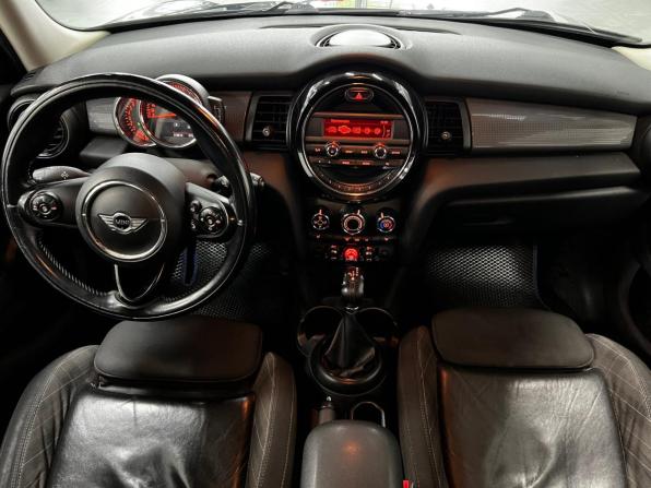 Mini Hatch III (F55/F56) с пробегом 2018 года, цена 1 120 000 рублей, 176000 км, хэтчбек, Автокод Объявления