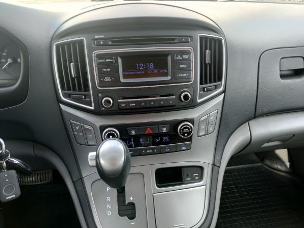 Hyundai H-1 II Рестайлинг 2 с пробегом 2020 года, цена 3 356 000 рублей, 250894 км, минивэн, Автокод Объявления