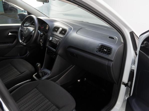 Volkswagen Polo V Рестайлинг с пробегом 2018 года, цена 860 000 рублей, 145191 км, седан, Автокод Объявления