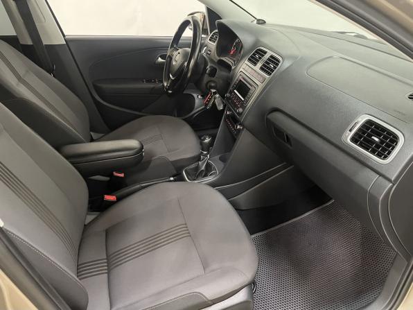Volkswagen Polo V Рестайлинг с пробегом 2016 года, цена 1 099 000 рублей, 71268 км, седан, Автокод Объявления