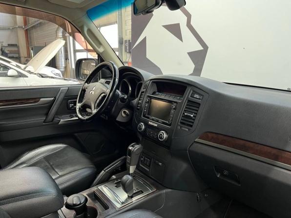 Mitsubishi Pajero IV Рестайлинг 1 с пробегом 2013 года, цена 2 679 900 рублей, 196000 км, внедорожник, Автокод Объявления