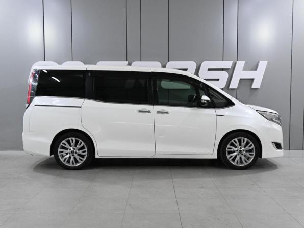 Toyota Esquire I Рестайлинг с пробегом 2017 года, цена 2 349 000 рублей, 149884 км, минивэн, Автокод Объявления