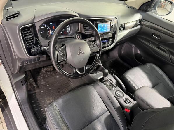 Mitsubishi Outlander III Рестайлинг 2 с пробегом 2016 года, цена 1 699 800 рублей, 88000 км, внедорожник, Автокод Объявления
