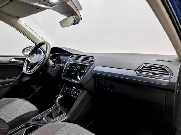 Volkswagen Tiguan II Рестайлинг с пробегом 2021 года, цена 4 215 000 рублей, 34083 км, внедорожник, Автокод Объявления