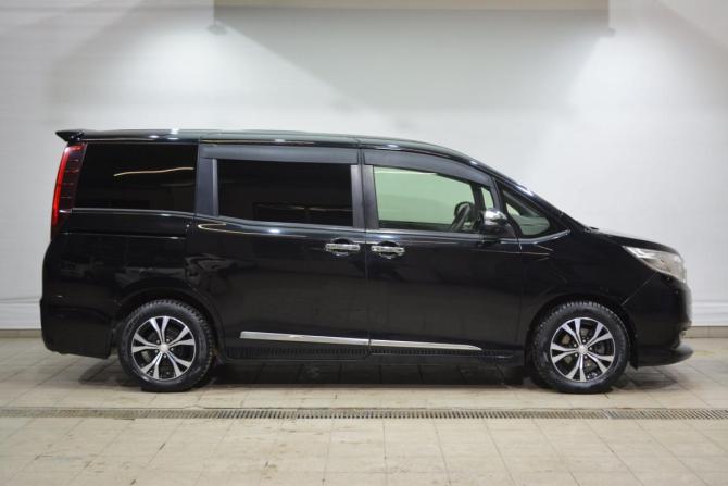 Toyota Noah III (R80) с пробегом 2016 года, цена 1 650 000 рублей, 133800 км, минивэн, Автокод Объявления
