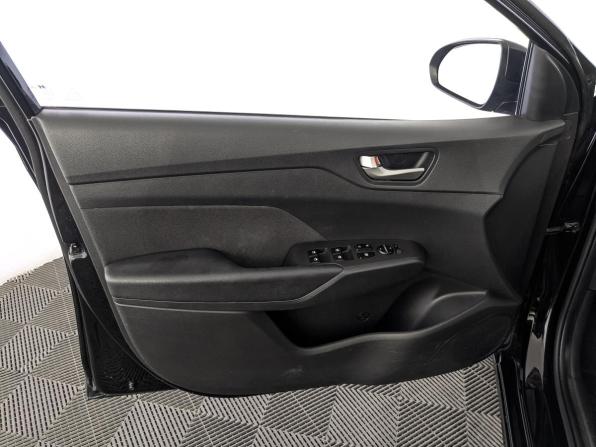 Hyundai Solaris II с пробегом 2017 года, цена 1 175 000 рублей, 163268 км, седан, Автокод Объявления
