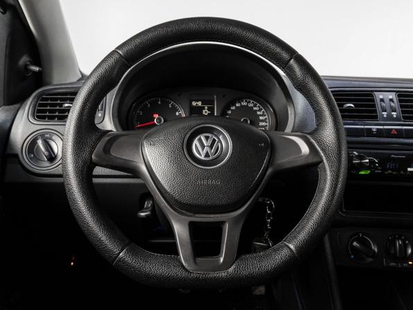 Volkswagen Polo V Рестайлинг с пробегом 2017 года, цена 640 000 рублей, 321460 км, седан, Автокод Объявления