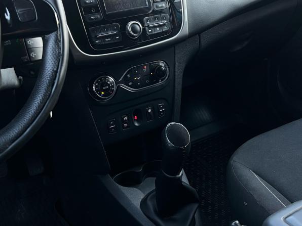 Renault Sandero II с пробегом 2016 года, цена 899 000 рублей, 105659 км, хэтчбек, Автокод Объявления
