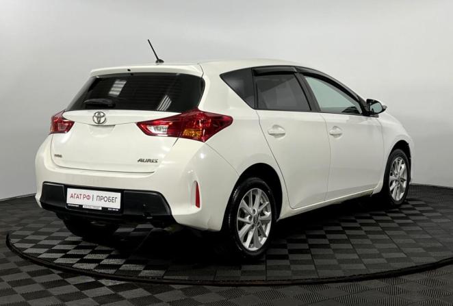 Toyota Auris II с пробегом 2013 года, цена 990 000 рублей, 236949 км, хэтчбек, Автокод Объявления