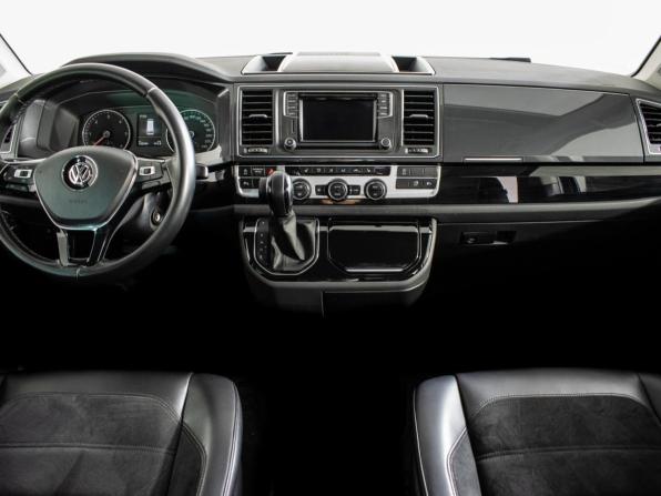 Volkswagen Multivan T6 с пробегом 2018 года, цена 3 535 000 рублей, 130501 км, минивэн, Автокод Объявления