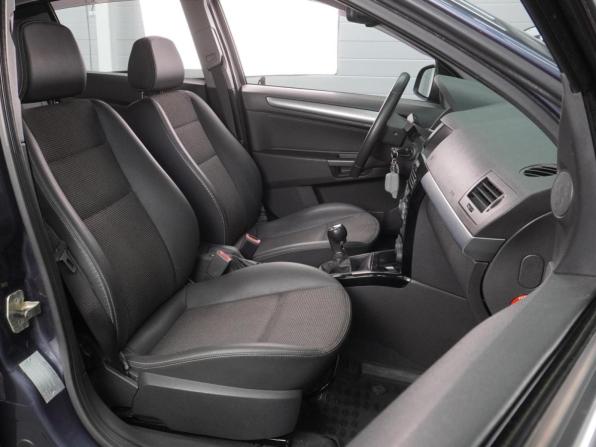 Opel Astra H Рестайлинг с пробегом 2011 года, цена 629 000 рублей, 214625 км, хэтчбек, Автокод Объявления