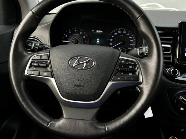 Hyundai Solaris II Рестайлинг с пробегом 2021 года, цена 1 681 400 рублей, 42294 км, седан, Автокод Объявления