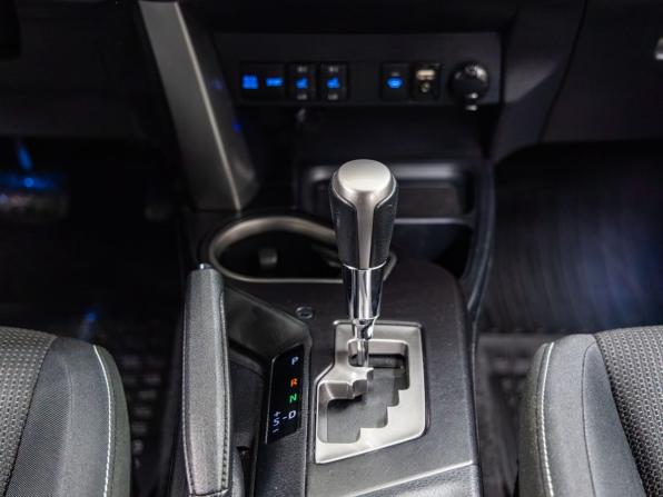 Toyota RAV4 IV (XA40) Рестайлинг с пробегом 2019 года, цена 1 948 000 рублей, 291021 км, внедорожник, Автокод Объявления