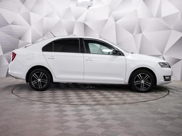 Skoda Rapid I Рестайлинг с пробегом 2018 года, цена 1 011 000 рублей, 222000 км, лифтбек, Автокод Объявления