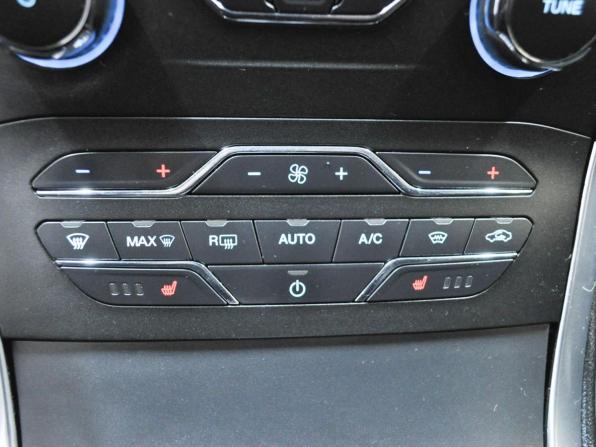 Ford S-MAX II с пробегом 2018 года, цена 1 599 000 рублей, 185229 км, минивэн, Автокод Объявления