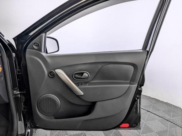 Renault Sandero II с пробегом 2015 года, цена 635 000 рублей, 190557 км, хэтчбек, Автокод Объявления