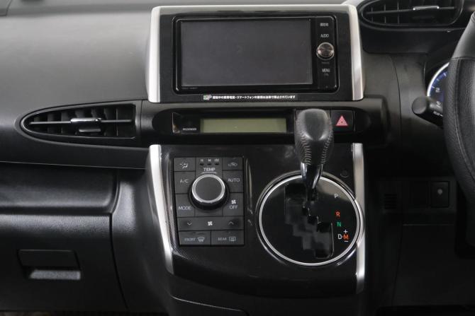 Toyota Wish II Рестайлинг с пробегом 2017 года, цена 2 019 000 рублей, 85000 км, минивэн, Автокод Объявления