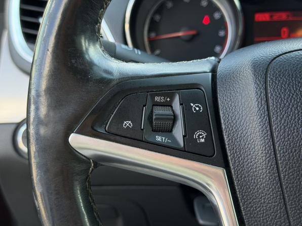 Opel Mokka I с пробегом 2013 года, цена 910 000 рублей, 210000 км, внедорожник, Автокод Объявления