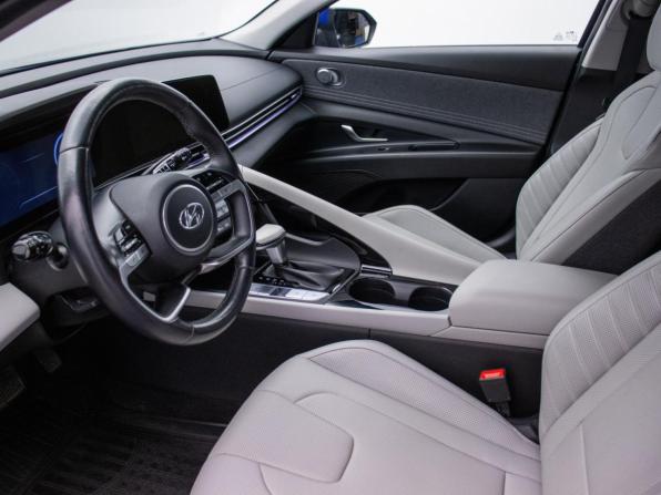 Hyundai Elantra VII (CN7) с пробегом 2022 года, цена 2 530 000 рублей, 27841 км, седан, Автокод Объявления
