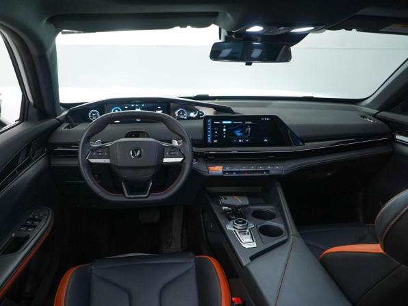 Changan UNI-V I с пробегом 2024 года, цена 2 377 077 рублей, 22037 км, лифтбек, Автокод Объявления