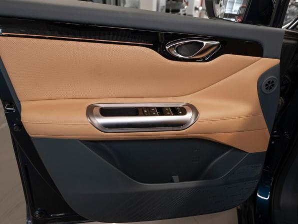GAC Trumpchi E8 с пробегом 2024 года, цена 4 750 000 рублей, 50 км, минивэн, Автокод Объявления
