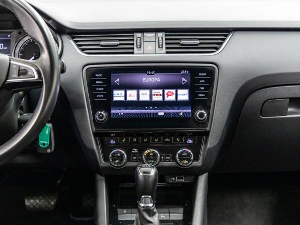 Skoda Octavia III (A7) Рестайлинг с пробегом 2020 года, цена 2 348 000 рублей, 71633 км, лифтбек, Автокод Объявления