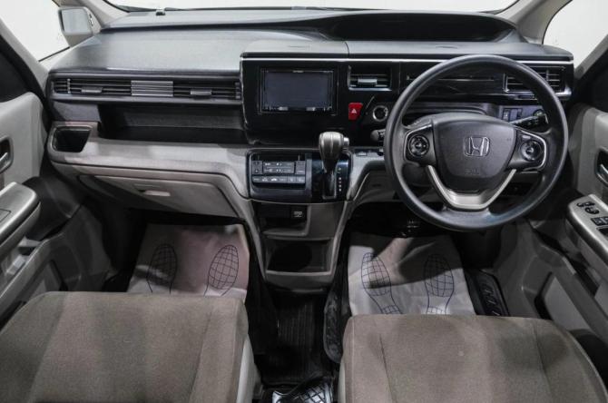 Honda Stepwgn V с пробегом 2015 года, цена 1 499 000 рублей, 390000 км, минивэн, Автокод Объявления