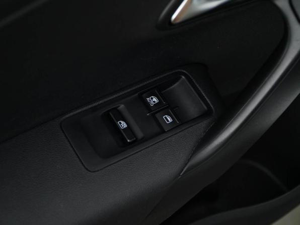 Volkswagen Polo V с пробегом 2015 года, цена 867 077 рублей, 140954 км, седан, Автокод Объявления