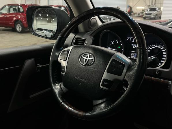 Toyota Land Cruiser 200 Series Рестайлинг 1 с пробегом 2014 года, цена 3 240 000 рублей, 244304 км, внедорожник, Автокод Объявления