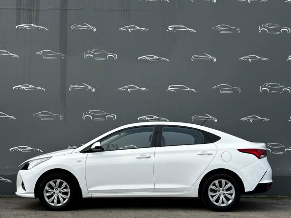 Hyundai Solaris II Рестайлинг с пробегом 2021 года, цена 1 681 400 рублей, 42294 км, седан, Автокод Объявления