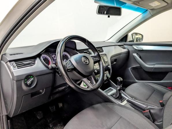 Skoda Octavia III (A7) Рестайлинг с пробегом 2017 года, цена 1 415 000 рублей, 206189 км, универсал, Автокод Объявления
