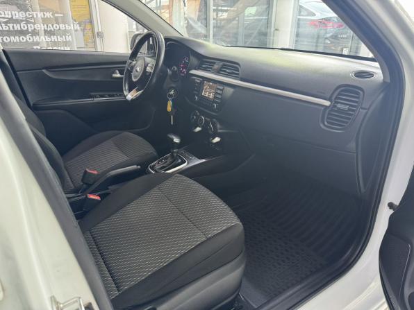 Kia Rio IV с пробегом 2018 года, цена 1 340 000 рублей, 123570 км, седан, Автокод Объявления