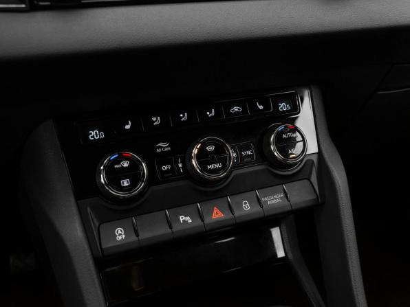 Skoda Karoq I с пробегом 2021 года, цена 2 990 000 рублей, 34102 км, внедорожник, Автокод Объявления