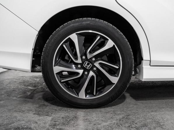 Honda Stepwgn V с пробегом 2017 года, цена 2 100 000 рублей, 59348 км, минивэн, Автокод Объявления