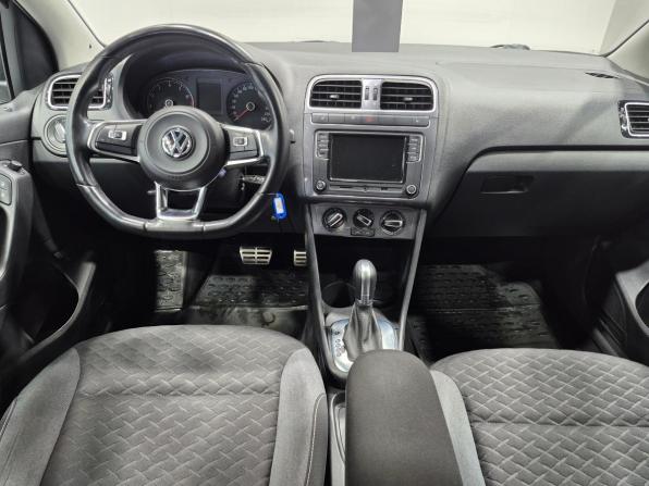 Volkswagen Polo V Рестайлинг с пробегом 2018 года, цена 1 360 000 рублей, 85000 км, седан, Автокод Объявления