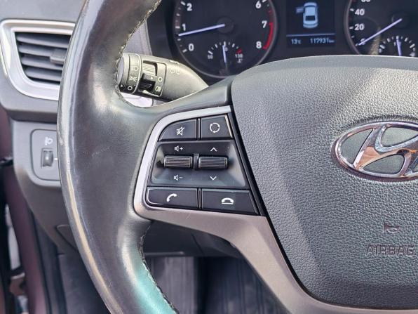 Hyundai Solaris II с пробегом 2019 года, цена 1 350 000 рублей, 117931 км, седан, Автокод Объявления